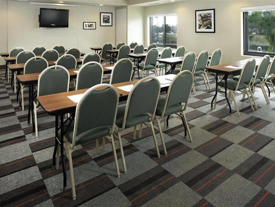 Four Points By Sheraton Fort Myers Airport Exterior foto